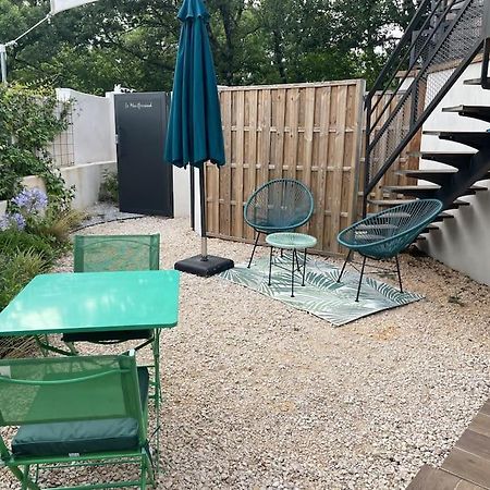 Bulle De Detente Avec Jacuzzi Saint-Martin-de-Londres エクステリア 写真